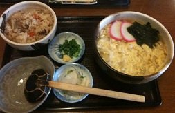 大たまごとじうどん＆五目御飯