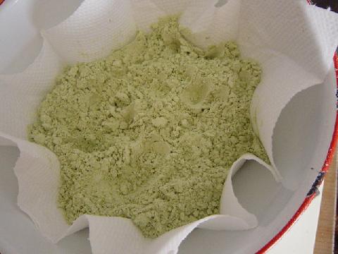 製菓用抹茶を小麦粉に混ぜて