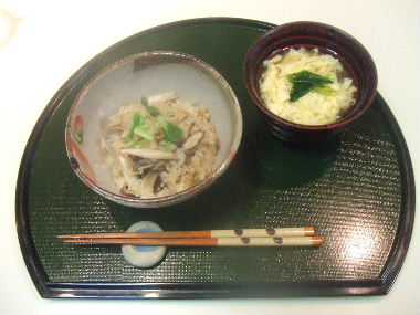 きのこの炊き込みごはんとかきたま汁