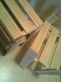 洗面所すのこ棚壊れてる