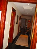 ネパール＝ホテル部屋廊下.jpg