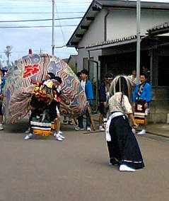 お祭り　獅子舞（２）.jpg