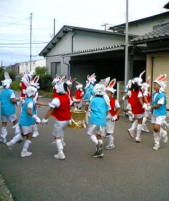 お祭り　ウサギ踊り（２）.jpg