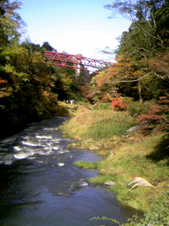 遠くに見えるあやとり橋