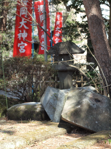 西公園桜岡大神宮灯籠