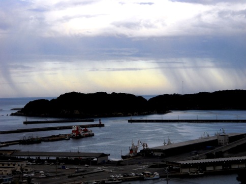 日本海上に降雨