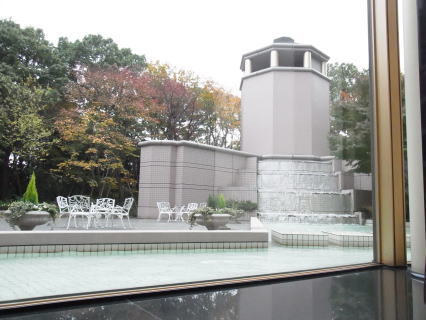 20111202AFT09ウェスティンホテル　ラウンジより中庭.jpg