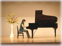 pianoayaka.jpg