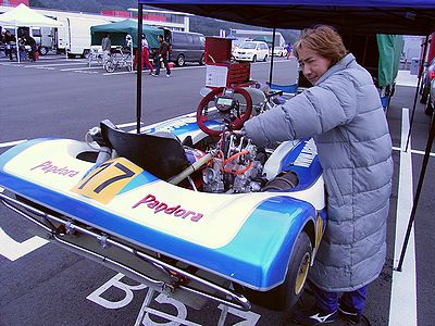 エンジンチェック・・・だけど目線は、違うところを・・・(爆)