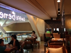 NOON SQUARE cafe bene店内