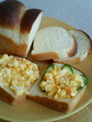 マヨたまon牛乳食パン