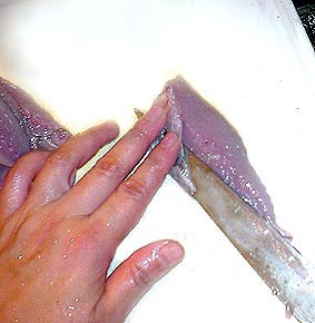 なるべく薄く、骨と膜だけ取ります・・.jpg