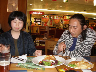 特派員のお二人。