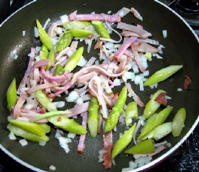 野菜炒める
