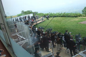 サミット報道陣.JPG