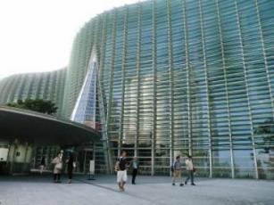 国立新美術館