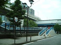 石川町駅前歩道橋1.JPG