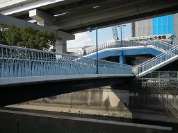 石川町駅前歩道橋2.JPG