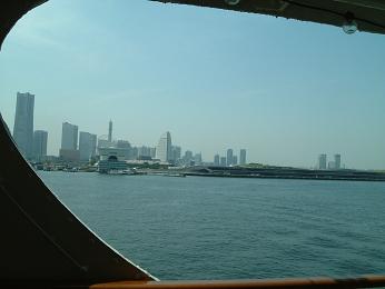 氷川丸からMMと大桟橋2.JPG