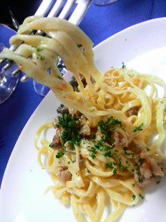 チキンのホワイトラグーンソース