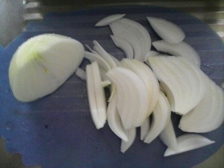 たまねぎをスライス