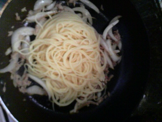 パスタを入れる