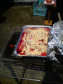 炭火で焼いてます アウトドア