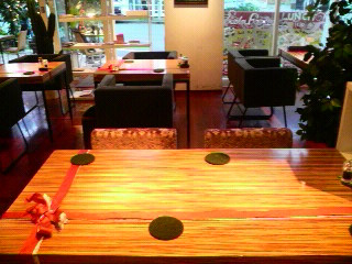 テーブルにリボン