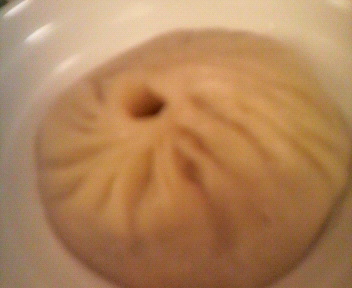 包子お皿に入れて