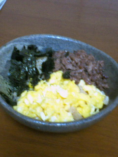 おさくら御飯の三食どんぶり・・茶碗だけど・・。