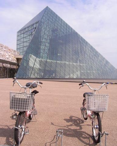 モエレ沼公園 ガラスのピラミッド