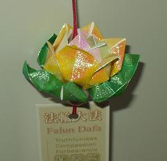 蓮の花の折り紙２.JPG
