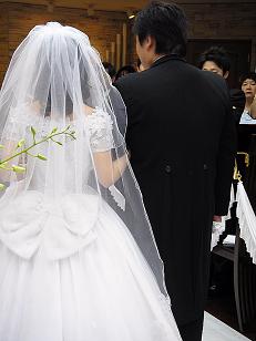 幸せが溢れてる後姿
