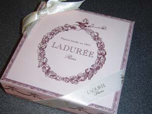 マカロン LADUREE