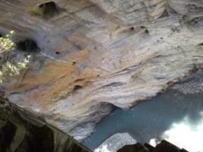 タロコ渓谷 岩ツバメの穴