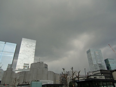 丸の内　地震の日