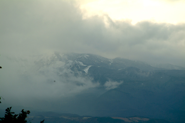 雪雲の吾妻山01.jpg