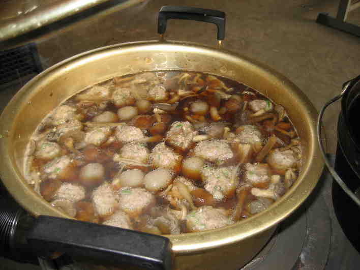 寒い時には　芋煮鍋が一番