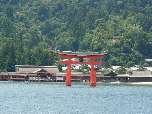 海から見た厳島神社