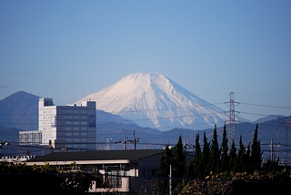 晴れの日の朝の富士山