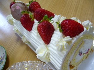 イチゴのロールケーキ入学祝.jpg