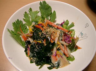 春菊と菊花胡麻和えサラダ