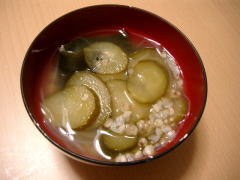 きゅうりと粒そばのスープ