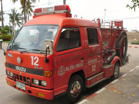 タイの日本製消防車.jpg