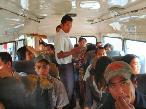 ヤンゴン市内バス.jpg