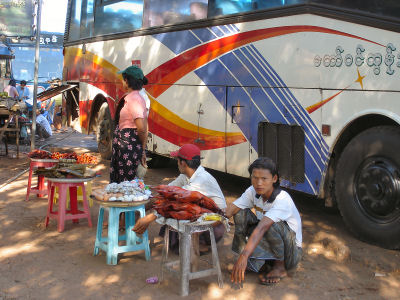 ドライブイン　ミャンマー２.jpg