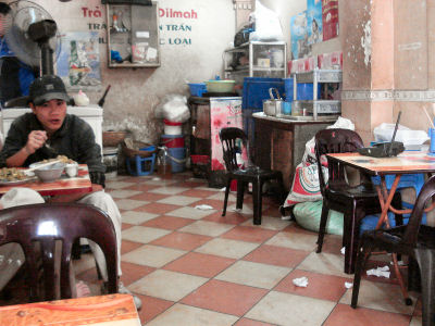 ハノイの食堂街.jpg