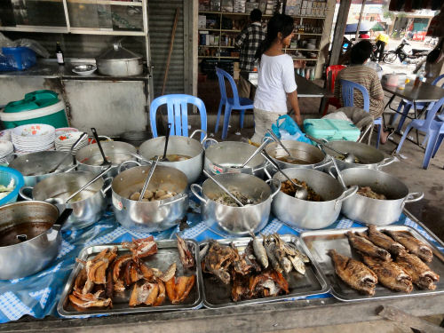 シアヌークビルの食堂２.jpg