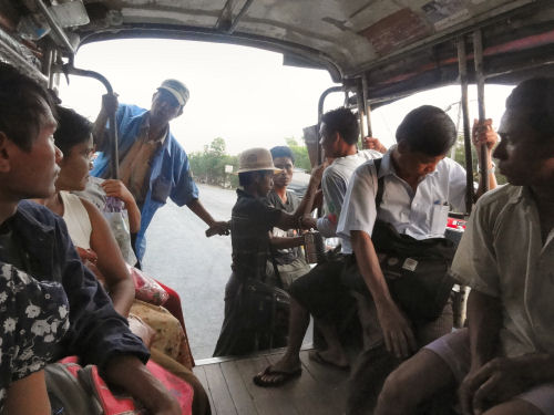 ヤンゴン市内バス１３.jpg