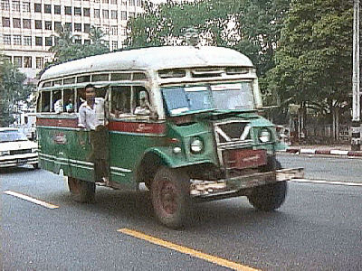 ミャンマー市内バス３.jpg